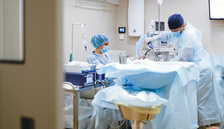 Extraperitoneal vs Transperitoneal Robotic Prostatectomy: Why the Route Matters
