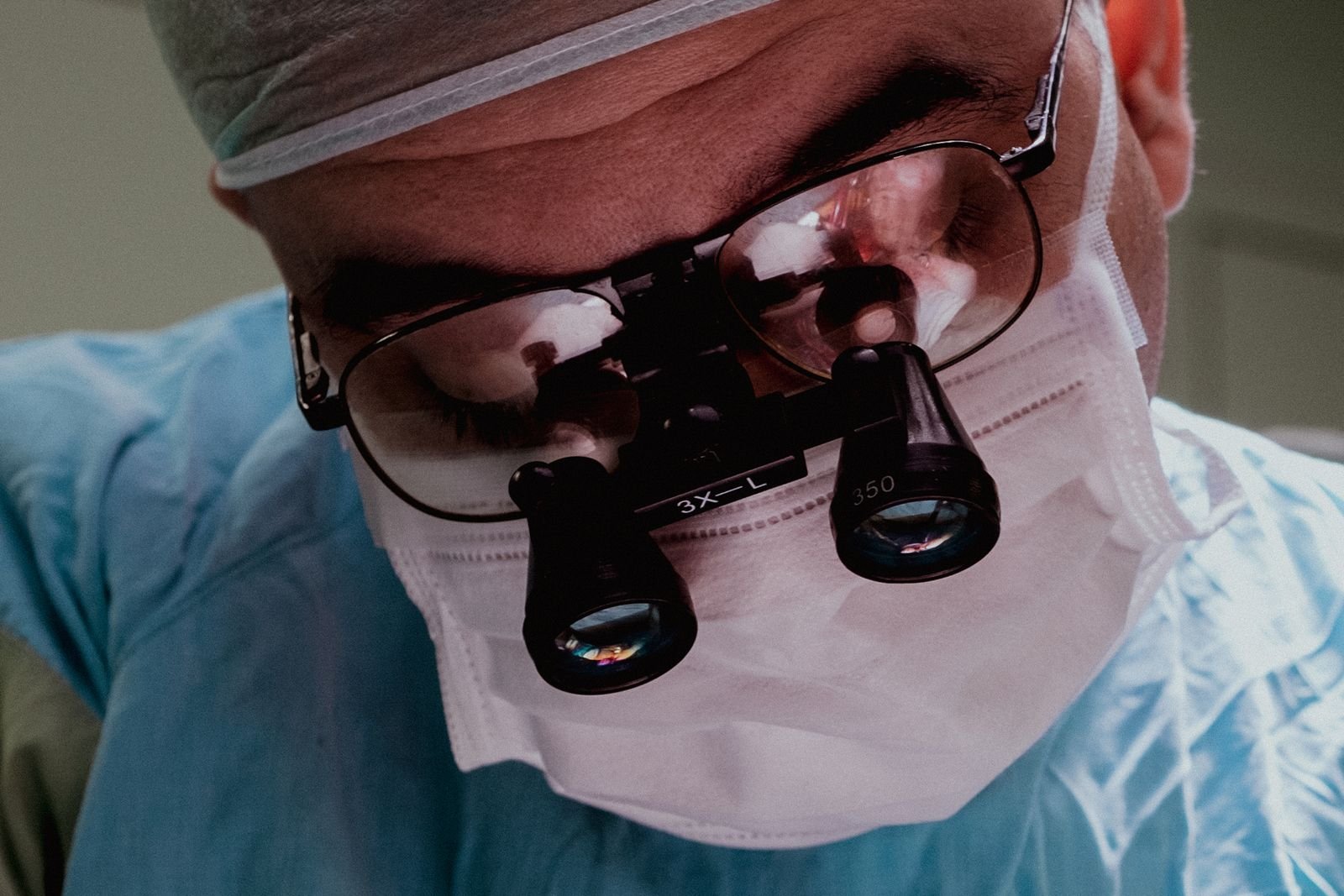 Single Port Robotic Surgery - Why a Surgeon Who Uses Both Multi-Port and Single Port Systems Matters